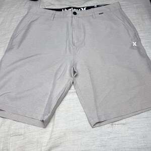 Hurley Men's Hybrid Walk Shorts in Stone Gray